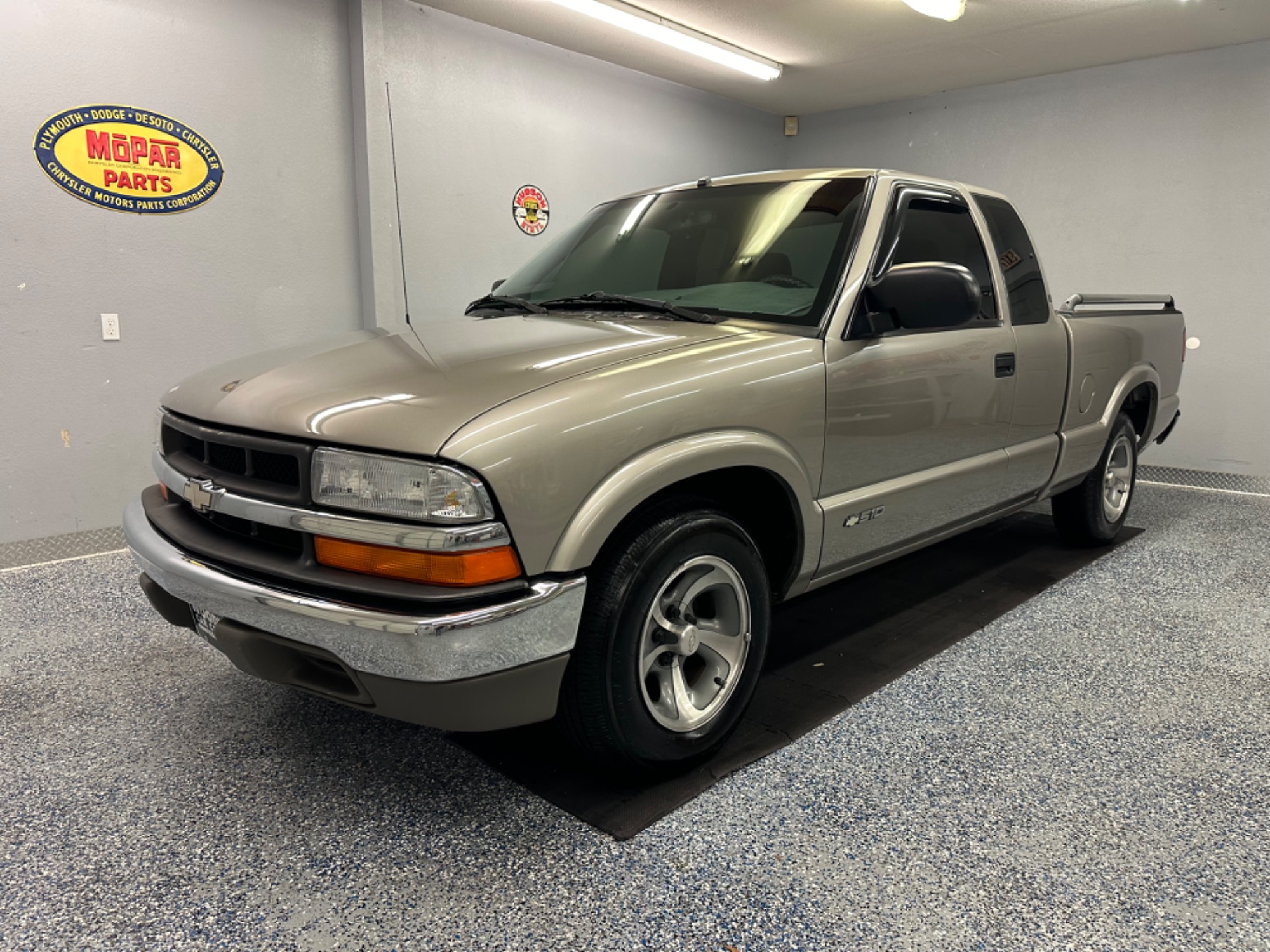 photo of 2001 Chevrolet S10 Pickup Ext. Cab 2WD Lots of Upgrades Low Miles!!!